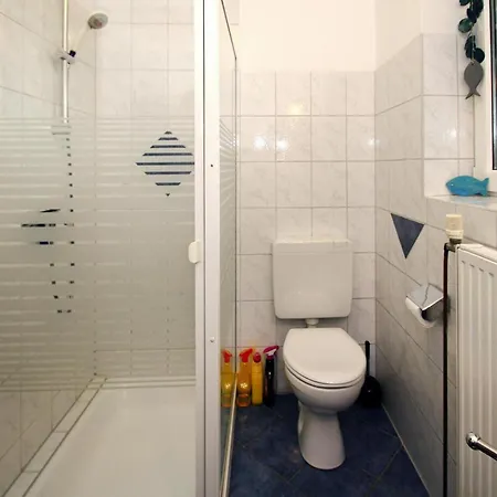 Captain's Cabin, Apartment